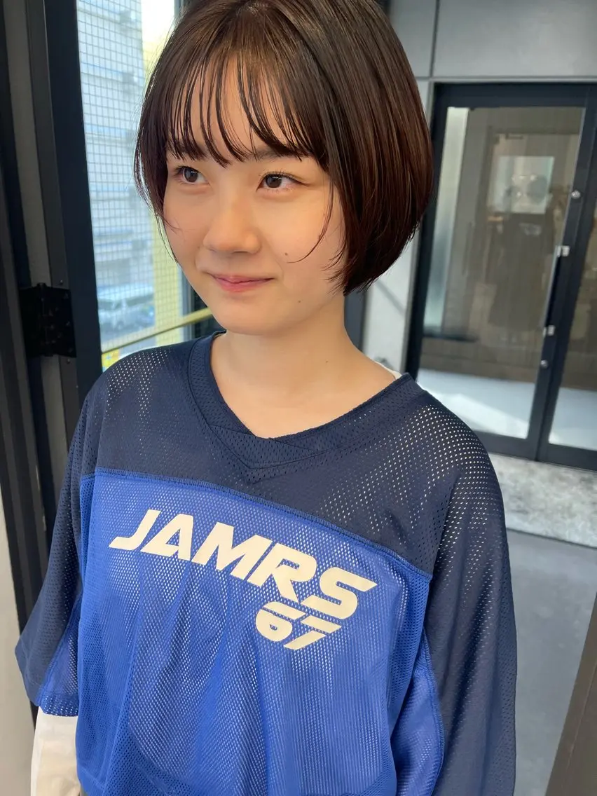 ショート カラー カット ヘアカラー トリートメント 💓パーマ，💗 レイヤーカットのヘアスタイル