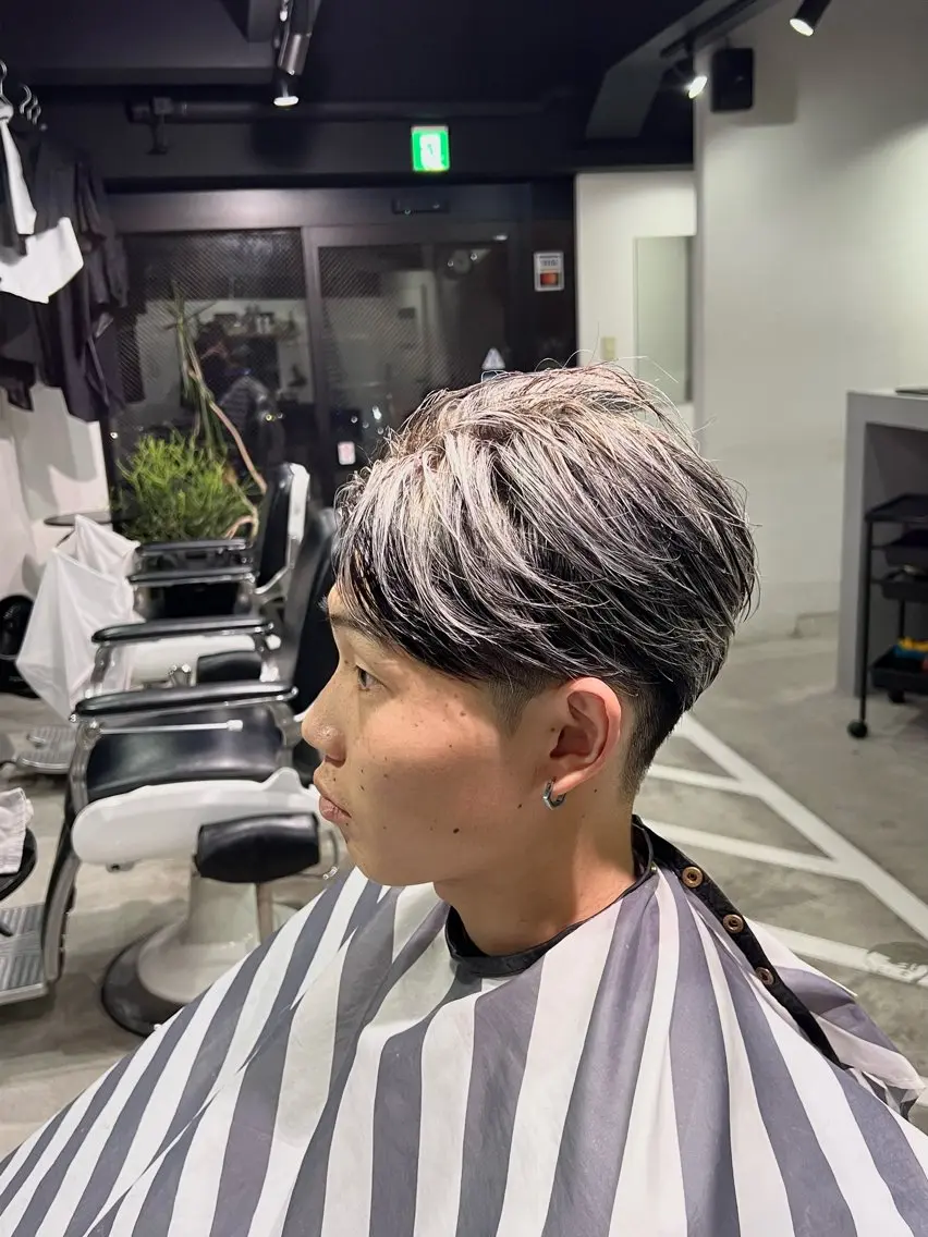 ミディアム カラー メンズ メンズハイライト メンズメッシュ ハイライトカラー メッシュ ハイライト 朝陽 /メンズヘア特化のヘアスタイル