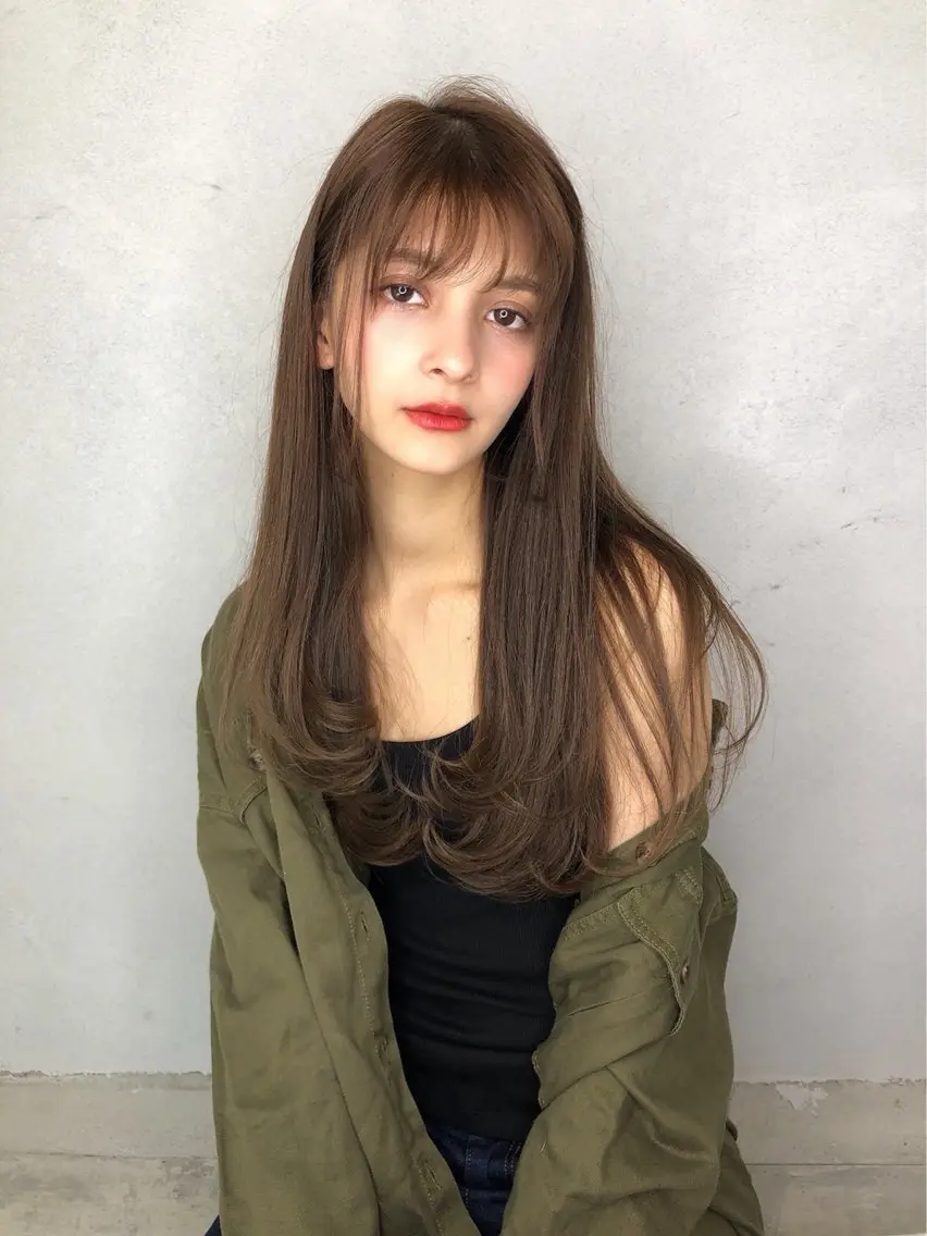 ロング カラー 塩崎 未格のヘアスタイル