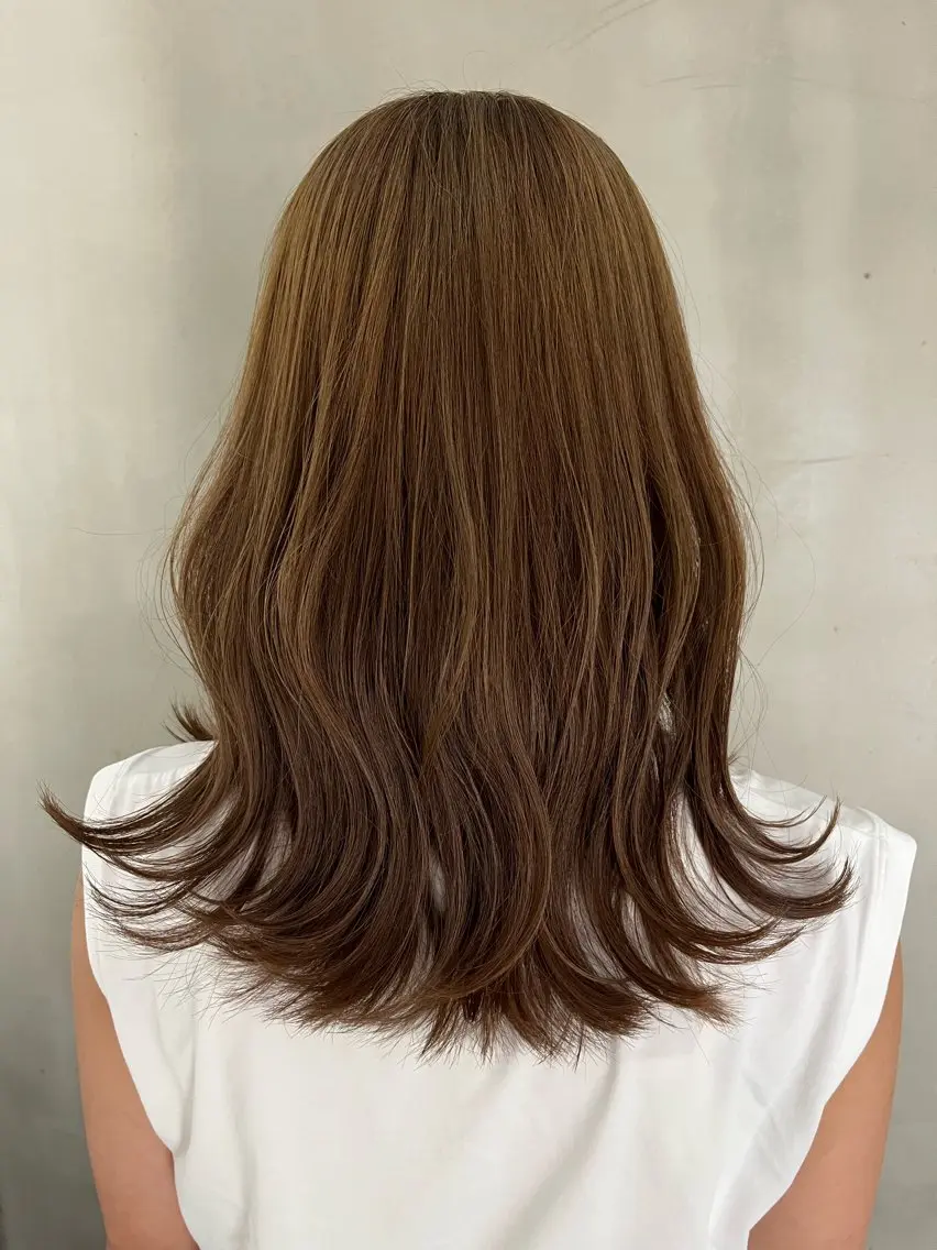 ミディアム 顔周りカット レイヤーカット カット Larry🌼中下 美香のヘアスタイル