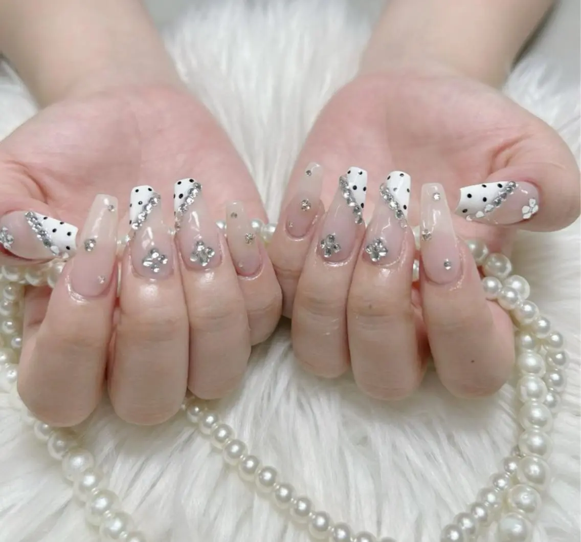 ネイル キラキラネイル 韓国ネイル オフィスネイル cat‘s nail🐈⬛のネイルデザイン