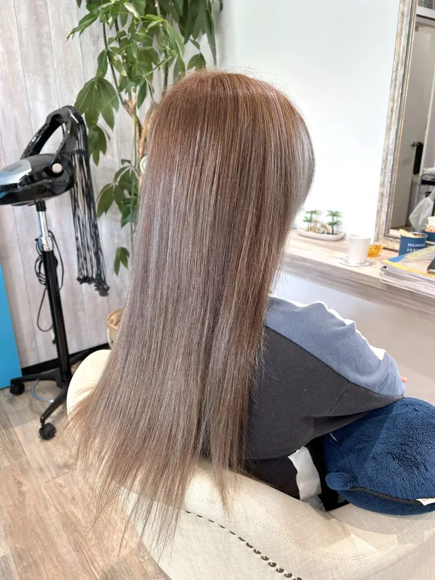 カラー グレージュ ハイライトカラー ヘアカラー 水口 琴絵のヘアスタイル