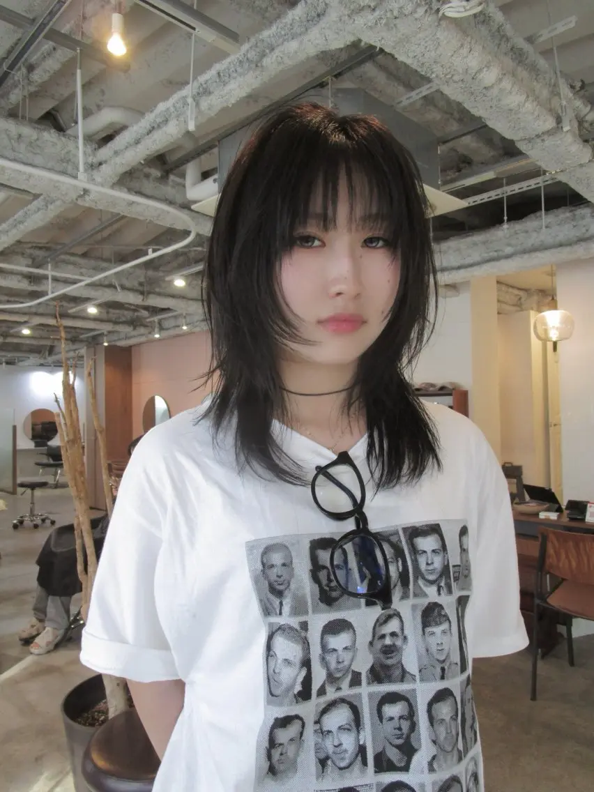 セミロング カラー 黒髪 透明感カラー ラベンダーカラー 顔周りカット シャギー カット ヘアカラー トリートメント yu maのヘアスタイル