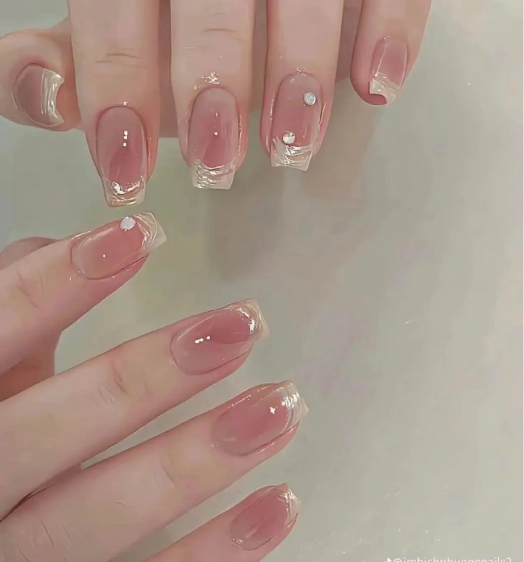 ネイル フレンチネイル ガーリー ハート キラキラネイル 韓国ネイル 中野駅から2分 MEO NAILのネイルデザイン