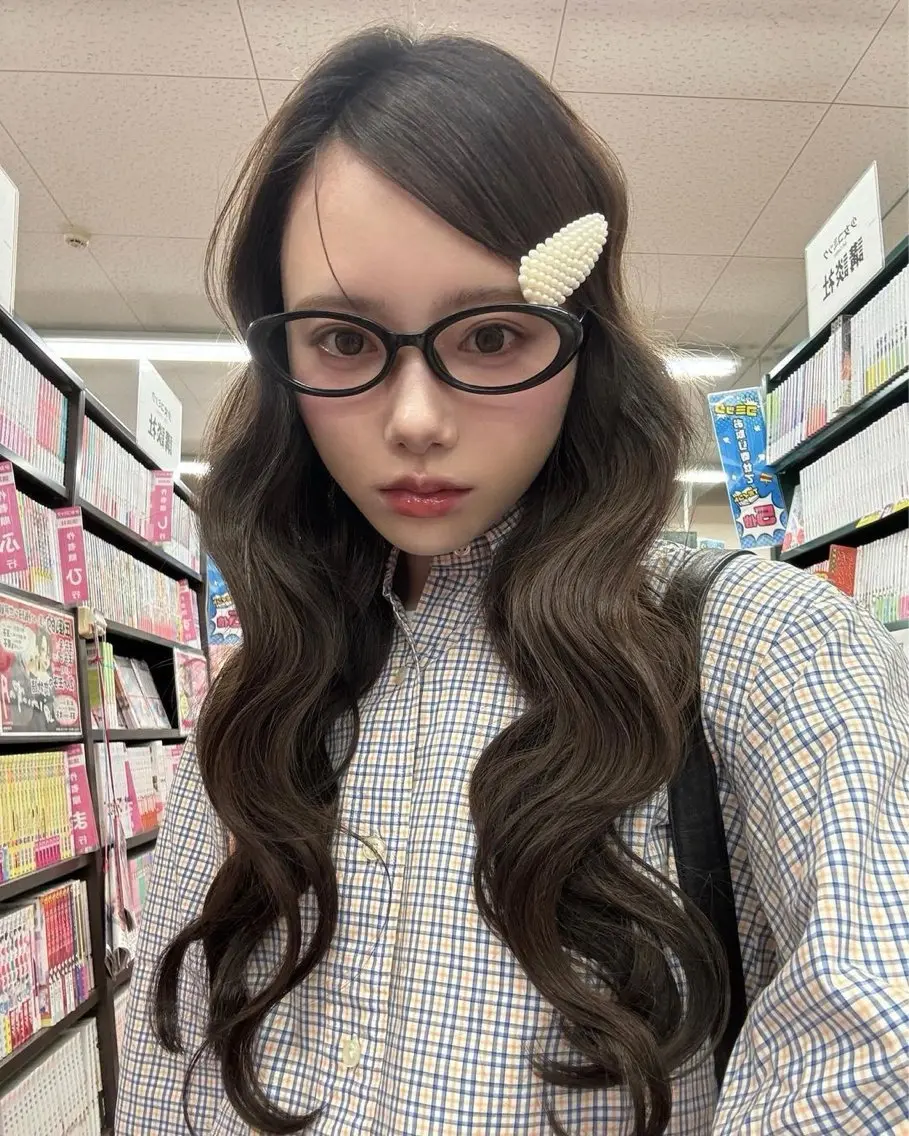 ロング カラー オリーブカラー ヘアカラー 岡田 舞綺のヘアスタイル