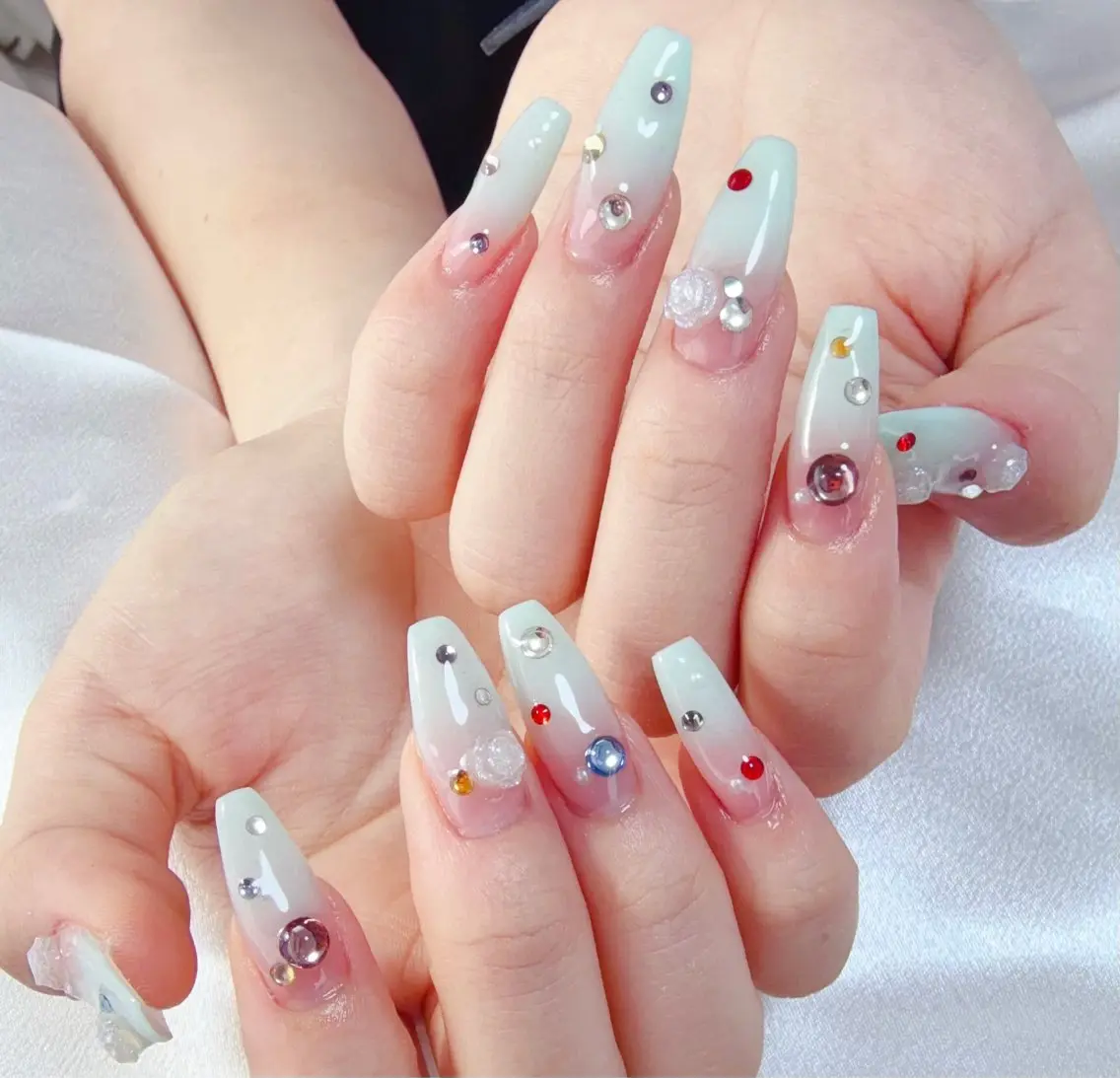 ネイル オーロラネイル チークネイル 長さ出し フットネイル フレンチネイル ハンドネイル Miss Nailのネイルデザイン