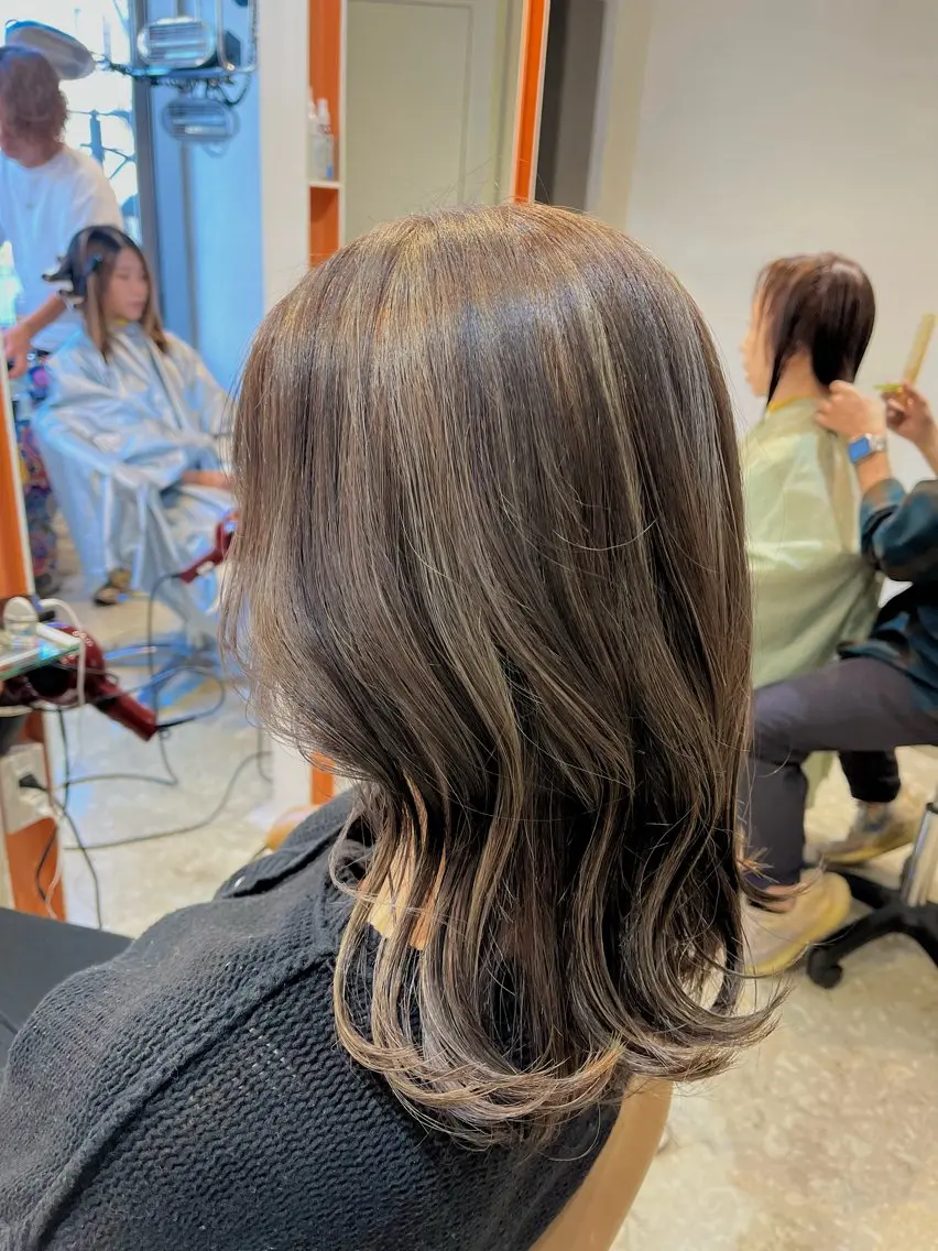セミロング カラー カット ヘアカラー トリートメント うしだ かおるのヘアスタイル