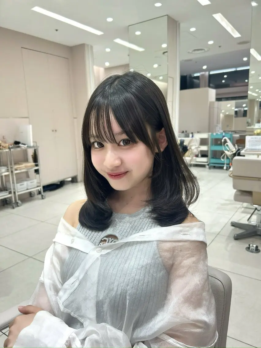 ミディアム ミディアムレイヤー レイヤーカット レイヤー/透明感カラ ー/髙橋尚也のヘアスタイル