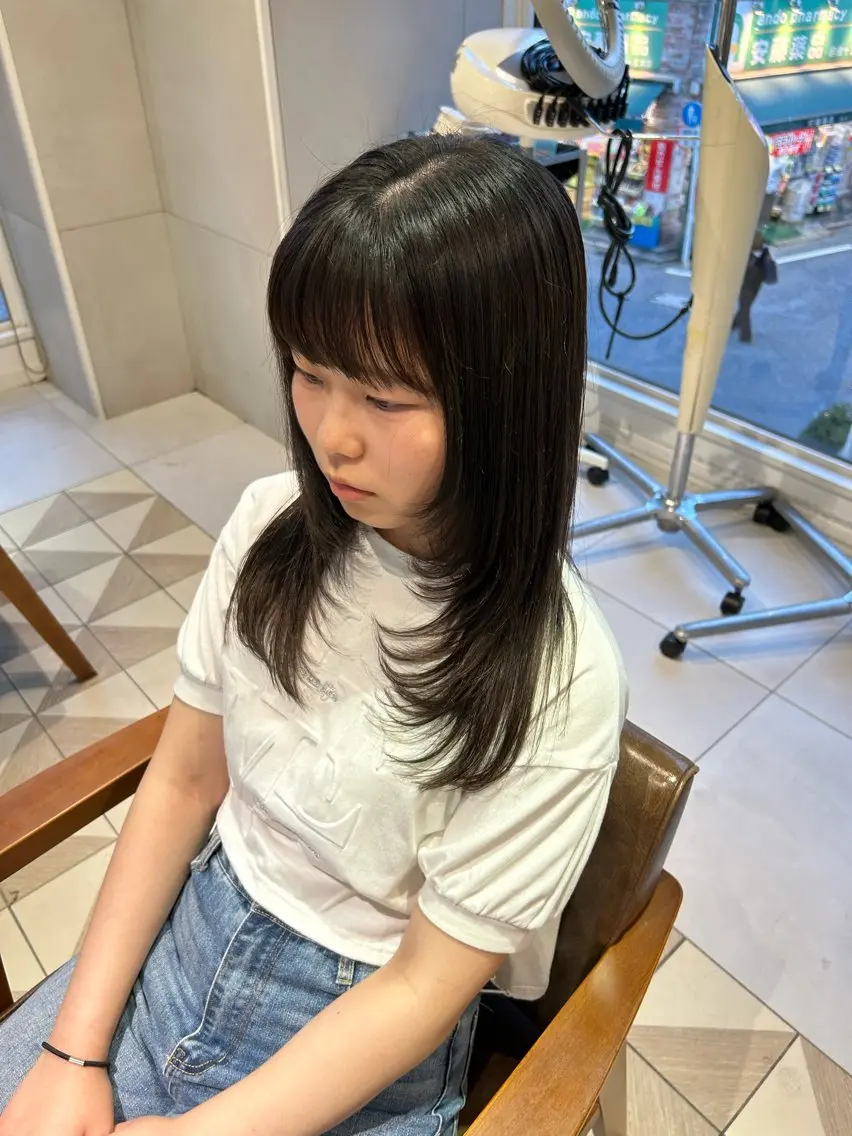 セミロング 菅沼 紀世/顔周りレイヤーのヘアスタイル