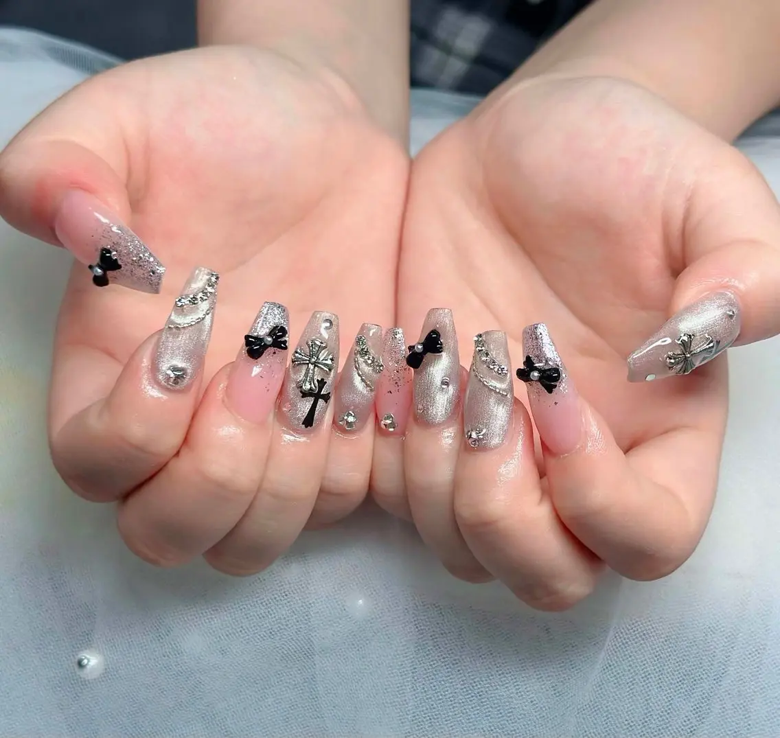 ネイル フレンチネイル ジェルネイル ガラスフレンチ ハロウィン ハート ハンドネイル H.baby Nail Salonのネイルデザイン