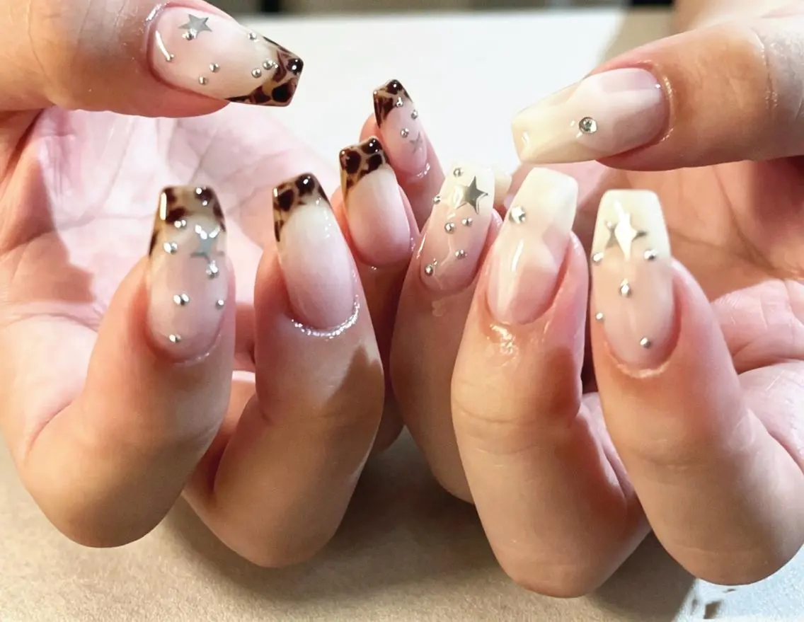 セミロング ハンドネイル モナ nail salonのネイルデザイン