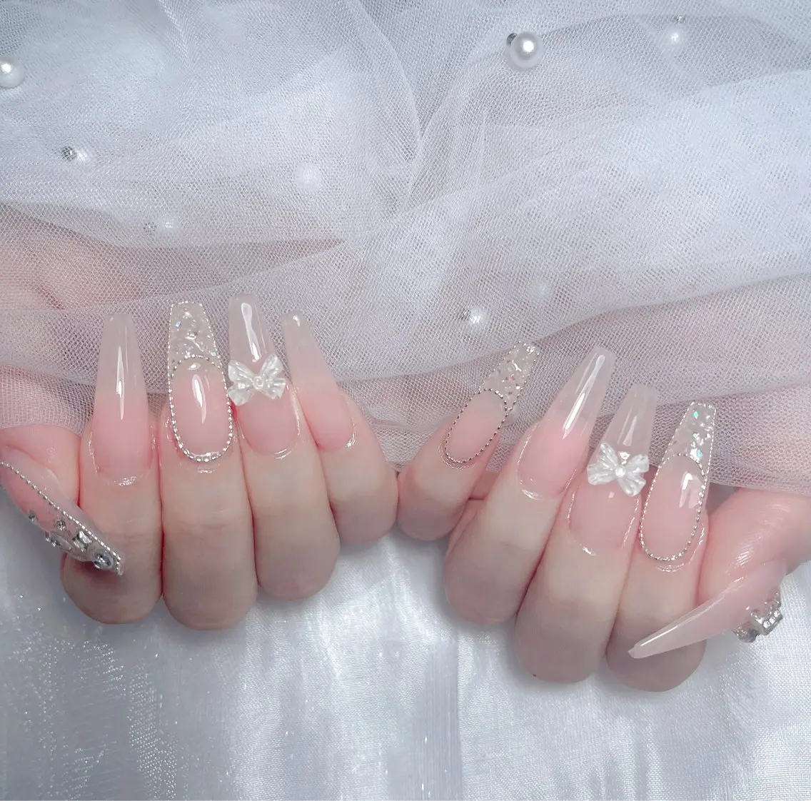 ネイル オーロラネイル クリアネイル フラッシュネイル ジェルネイル グラデーション ハンドネイル Amee Nail Salonのネイルデザイン