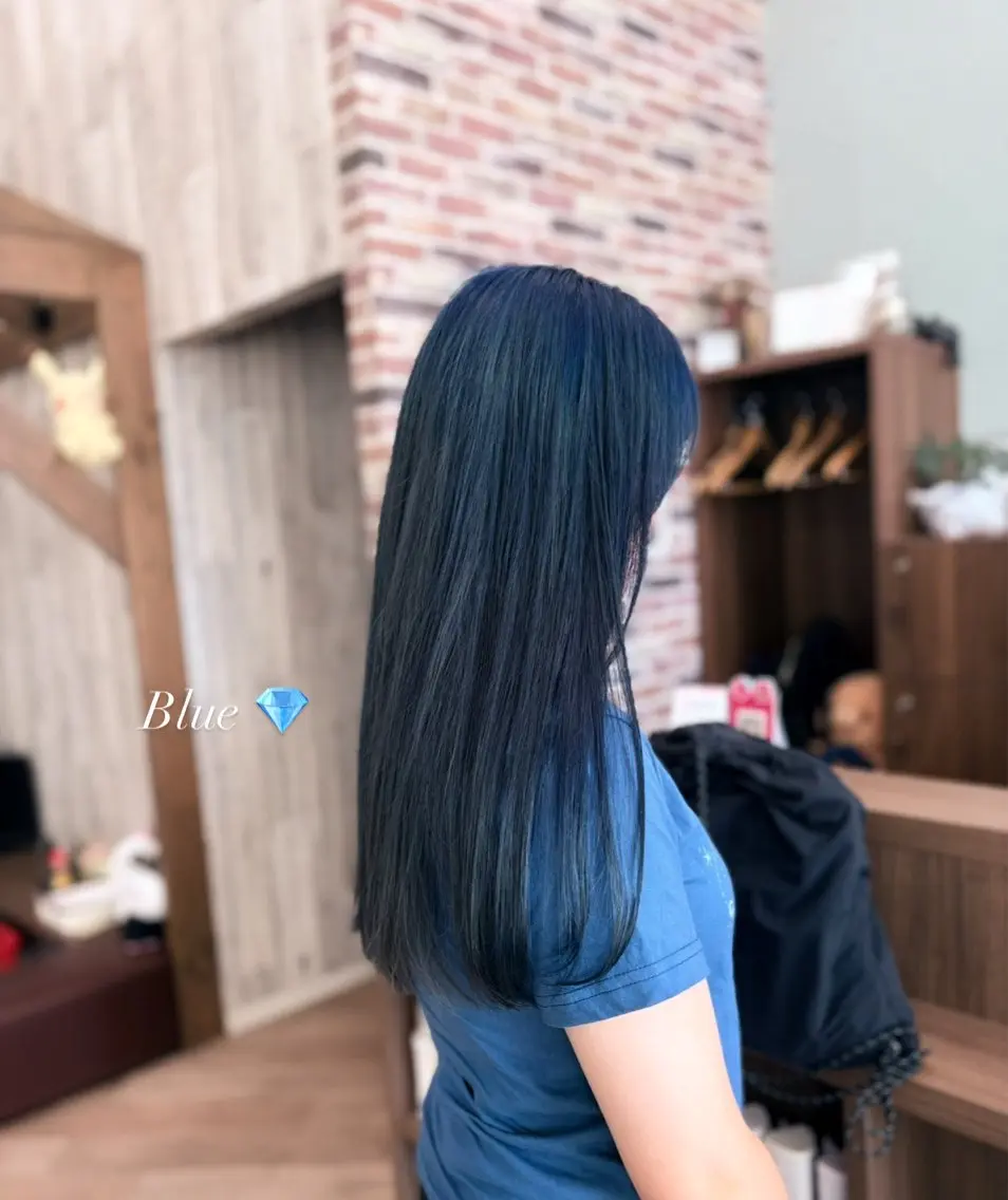 ロング カラー ブルーカラー ヘアカラー シミズ カエデ🍁のヘアスタイル