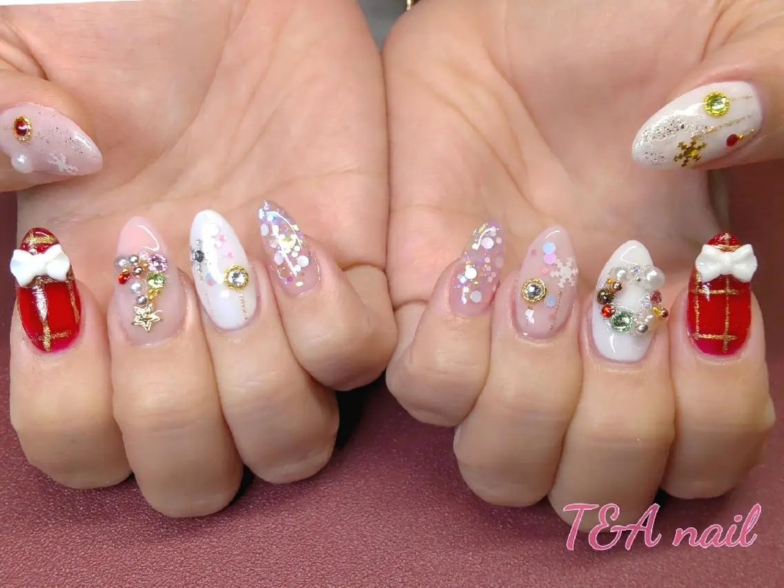 セミロング ネイル クリスマス 長さ出し ジェルネイル キラキラネイル ニュアンスネイル T&A nailのネイルデザイン
