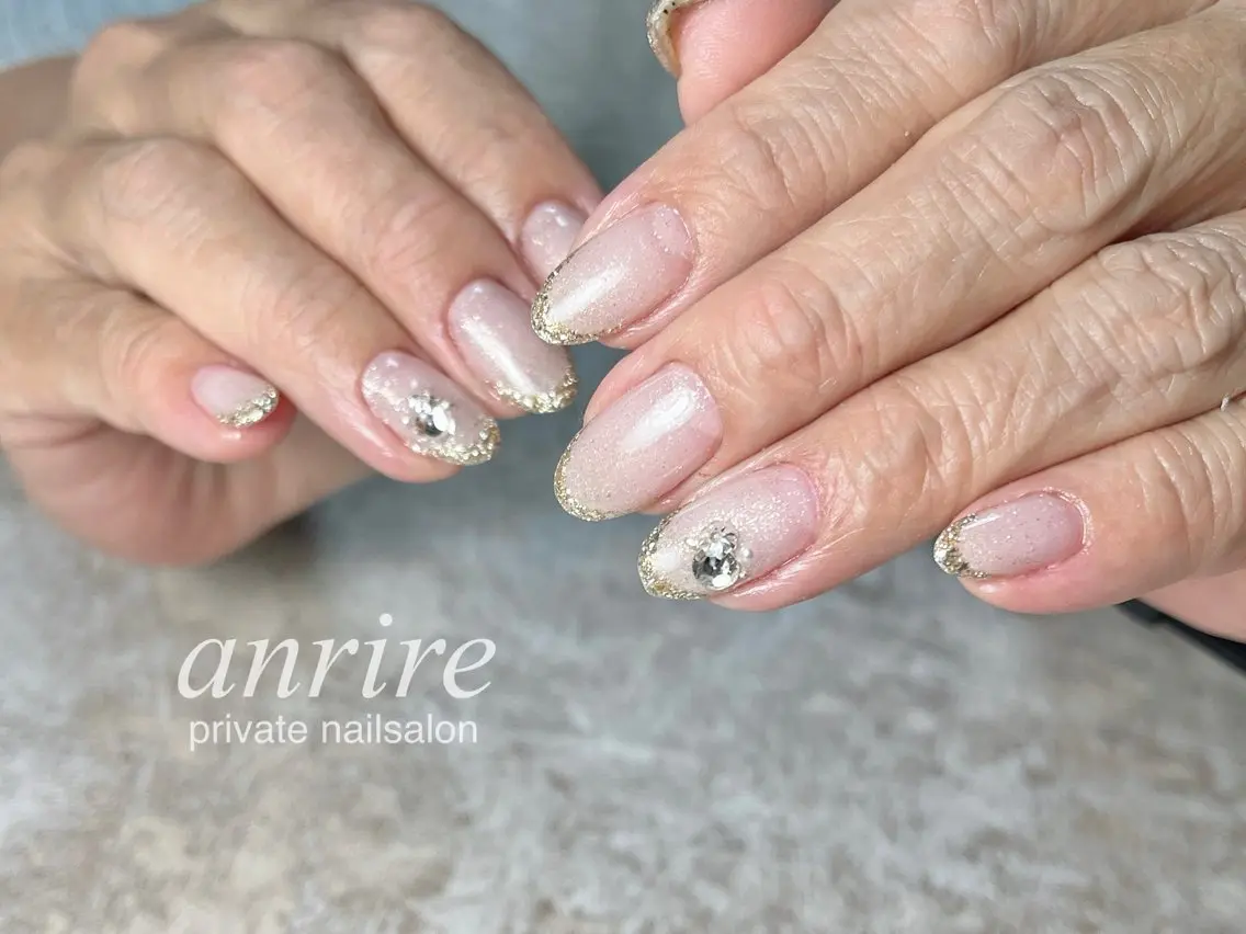 ネイル フラワーネイル フレンチネイル キラキラネイル ラメ(グリッター) ピンク ハンドネイル nailsalon anrireのネイルデザイン
