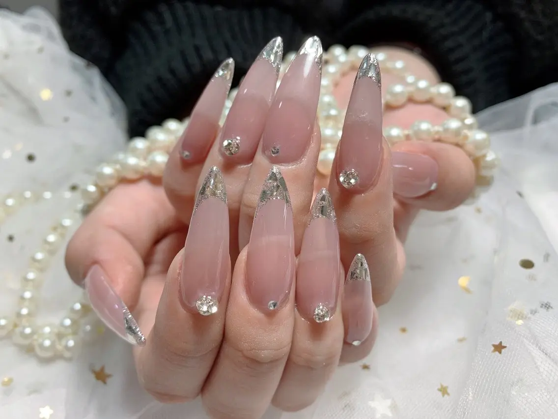 ネイル ストーンネイル ハンドネイル Nail salon EN🎀のネイルデザイン