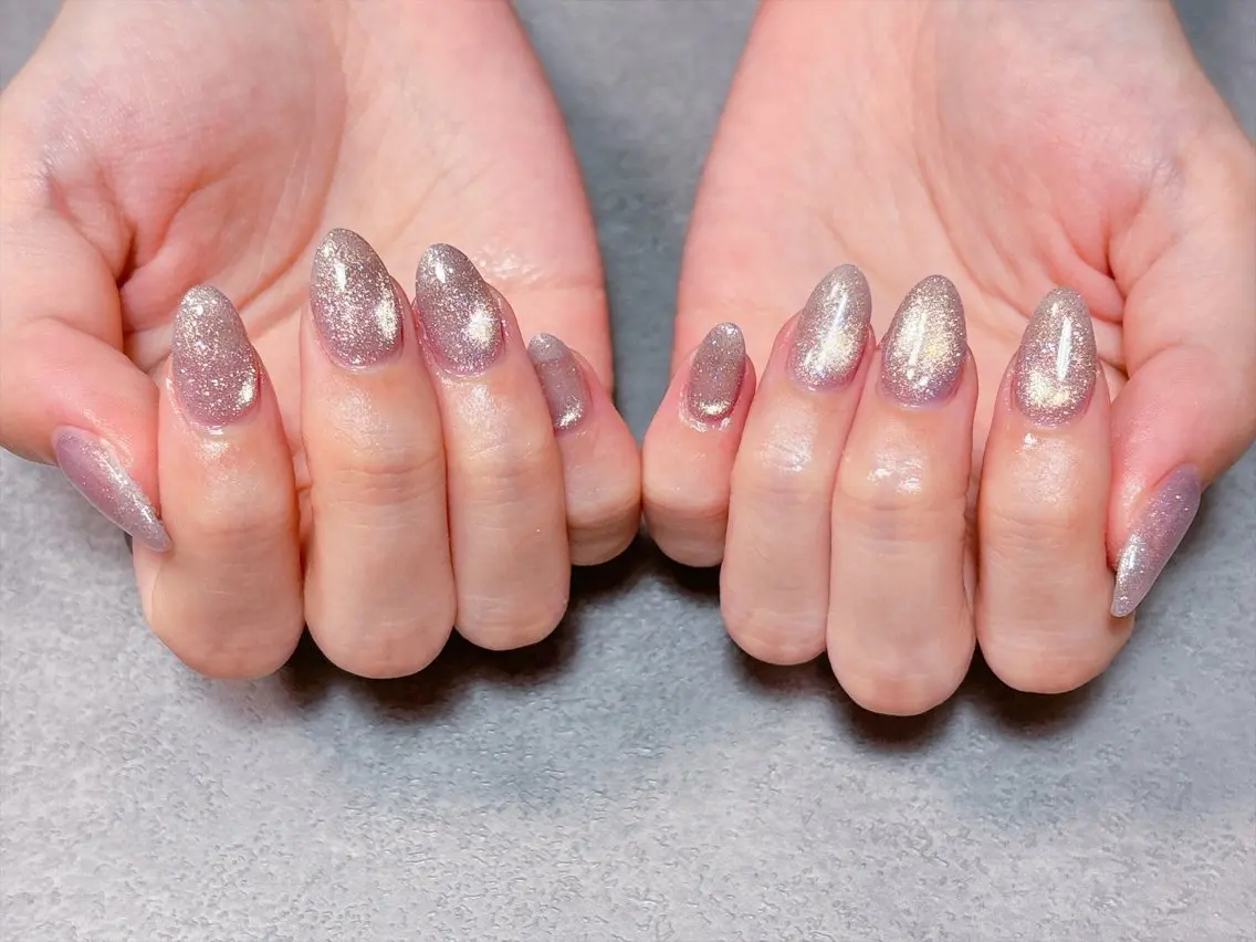 ネイル 韓国ネイル マグネットネイル ミラーネイル ニュアンスネイル ハンドネイル ハンドケア 💫ゆか_ Nailartistのネイルデザイン