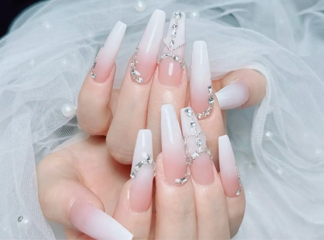 ネイル ハンドネイル ハンドケア queen nailのネイルデザイン