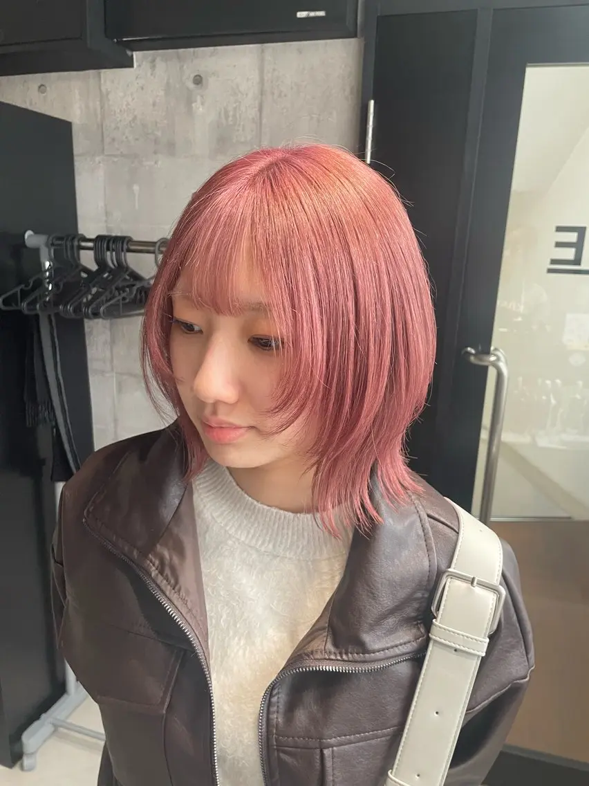 ミディアム レイヤーカット カット ヘアカラー トリートメント _WHITE 佐伯 碧のヘアスタイル