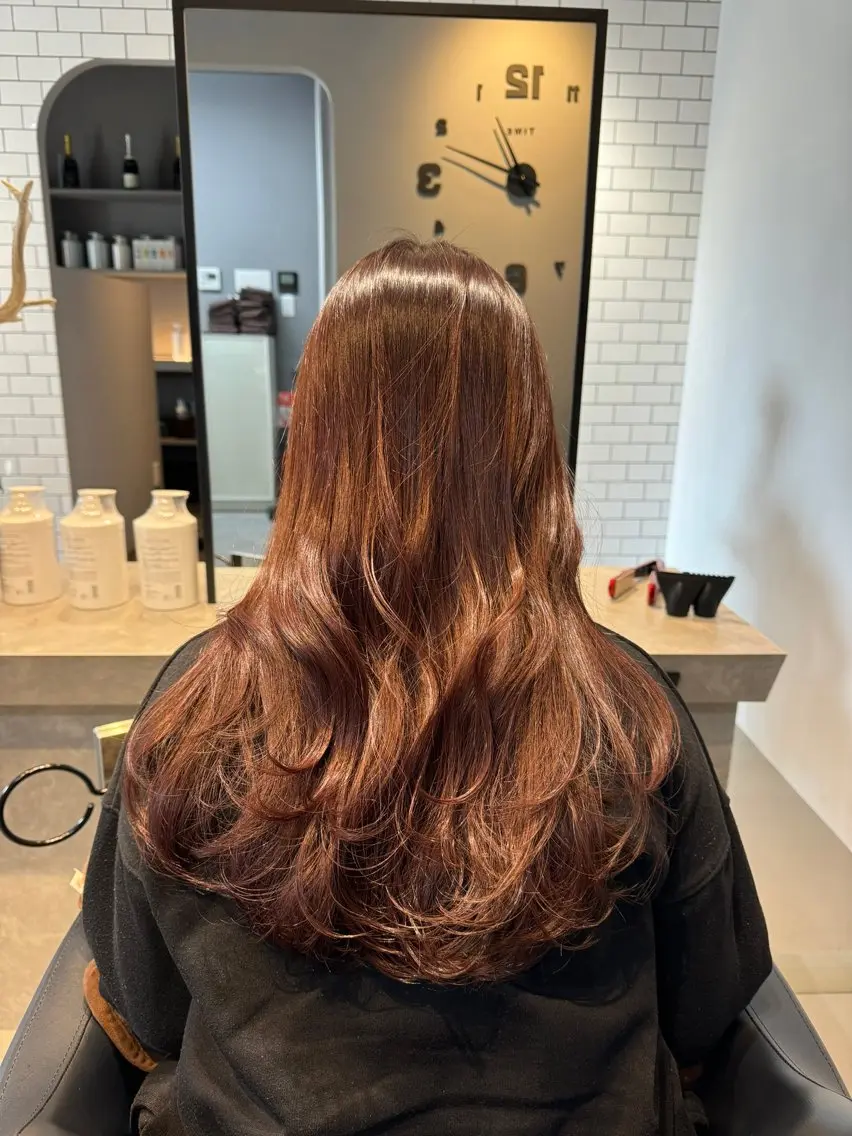 ロング カラー ブリーチ ブリーチなしカラー ピンクカラー レイヤーカット カット ヘアカラー トリートメント 髪質改善×艶カラー Haruのヘアスタイル