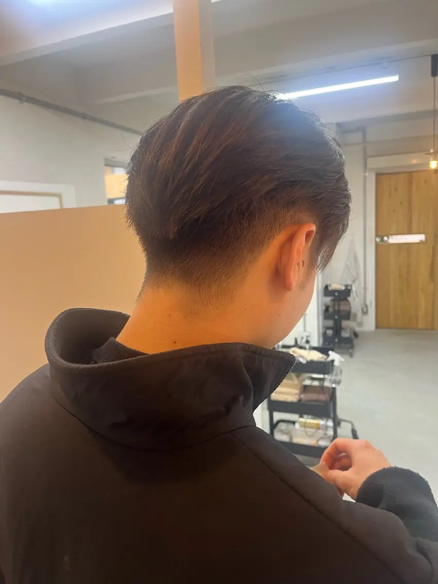 カラー メンズ センターパート 刈り上げ ベージュカラー ブラウンカラー ブラウンベージュ カット ヘアカラー person♡kii マオのヘアスタイル