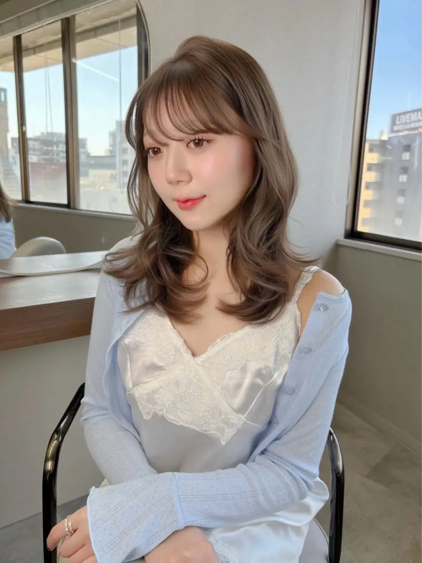 ミディアム カラー ベージュカラー ヘーゼル くびれヘア 韓国風ヘア レイヤーカット カット ヘアカラー トリートメント 藤野 結衣のヘアスタイル