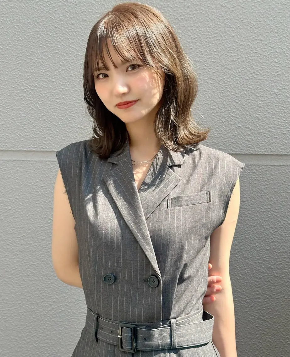 ミディアム ayaka 縮毛矯正レイヤーのヘアスタイル