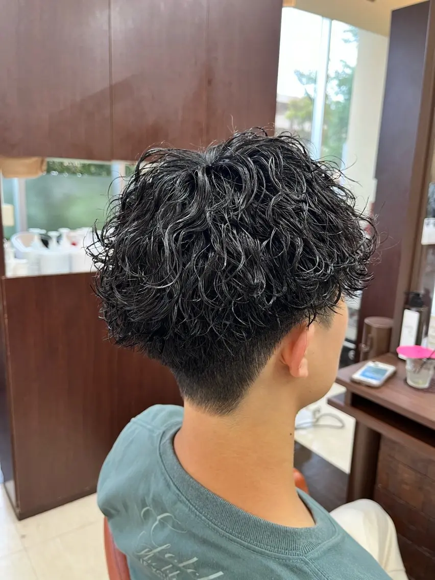 ショート パーマ メンズ メンズパーマ 波巻きパーマ スパイラルパーマ 🧊メンズ特化🧊 高木航希のヘアスタイル
