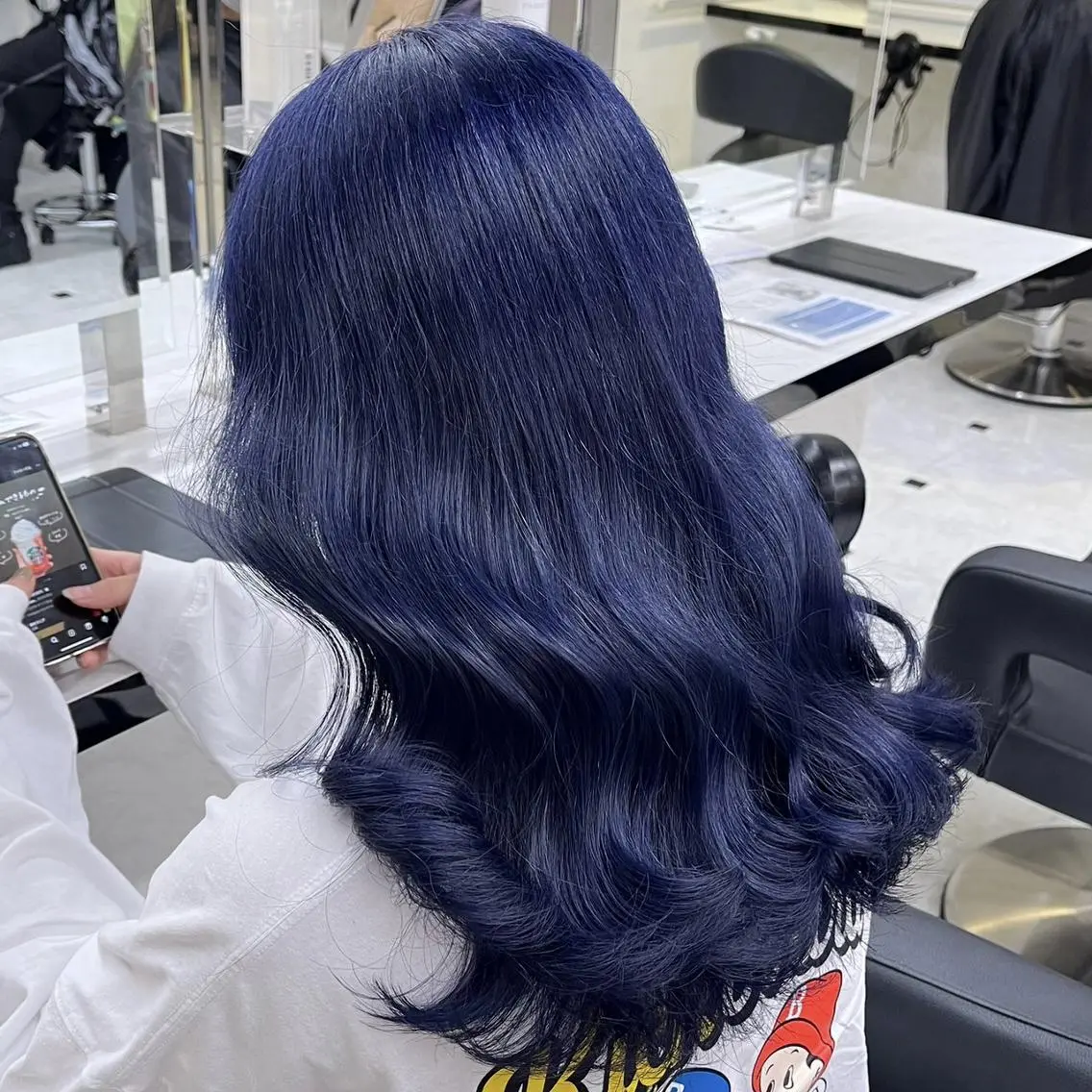 セミロング ヘアカラー トリートメント 🤍ハイトーン寒色 🤍MADOKAのヘアスタイル