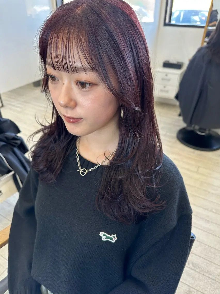 ミディアム カラー レッドカラー レイヤーカット ヘアカラー トリートメント 遠藤 愛莉のヘアスタイル