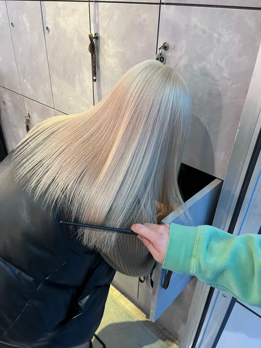 セミロング カラー カット ヘアカラー トリートメント ヘアセット 💜ハイトーン💛 マジカルかいちゃんのヘアスタイル