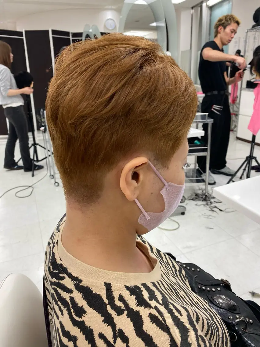 ショート カラー 鈴木 絢麗のヘアスタイル