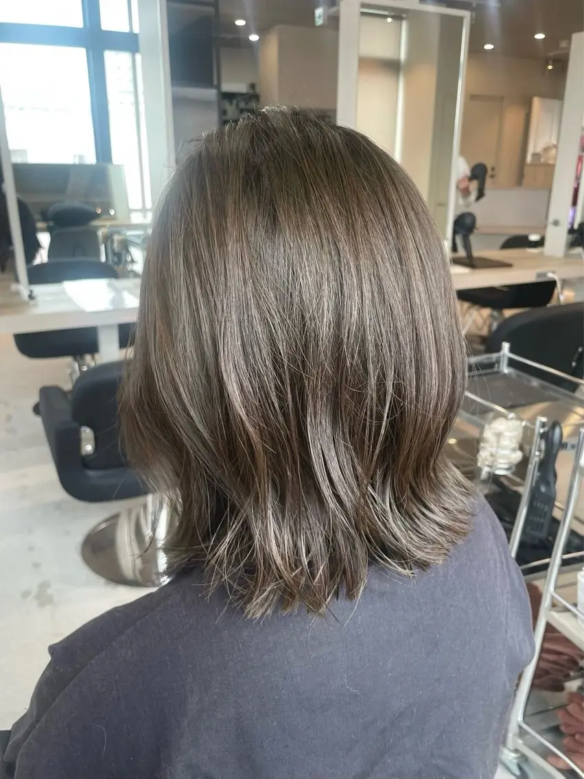 ミディアム カラー AKI 🐉のヘアスタイル