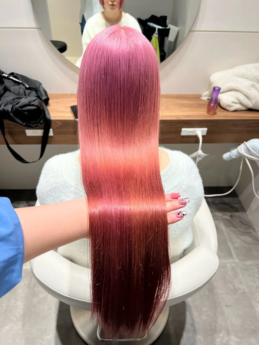 ロング カラー グラデーションカラー ピンクカラー オタク特化美容師💟 チバコナツのヘアスタイル