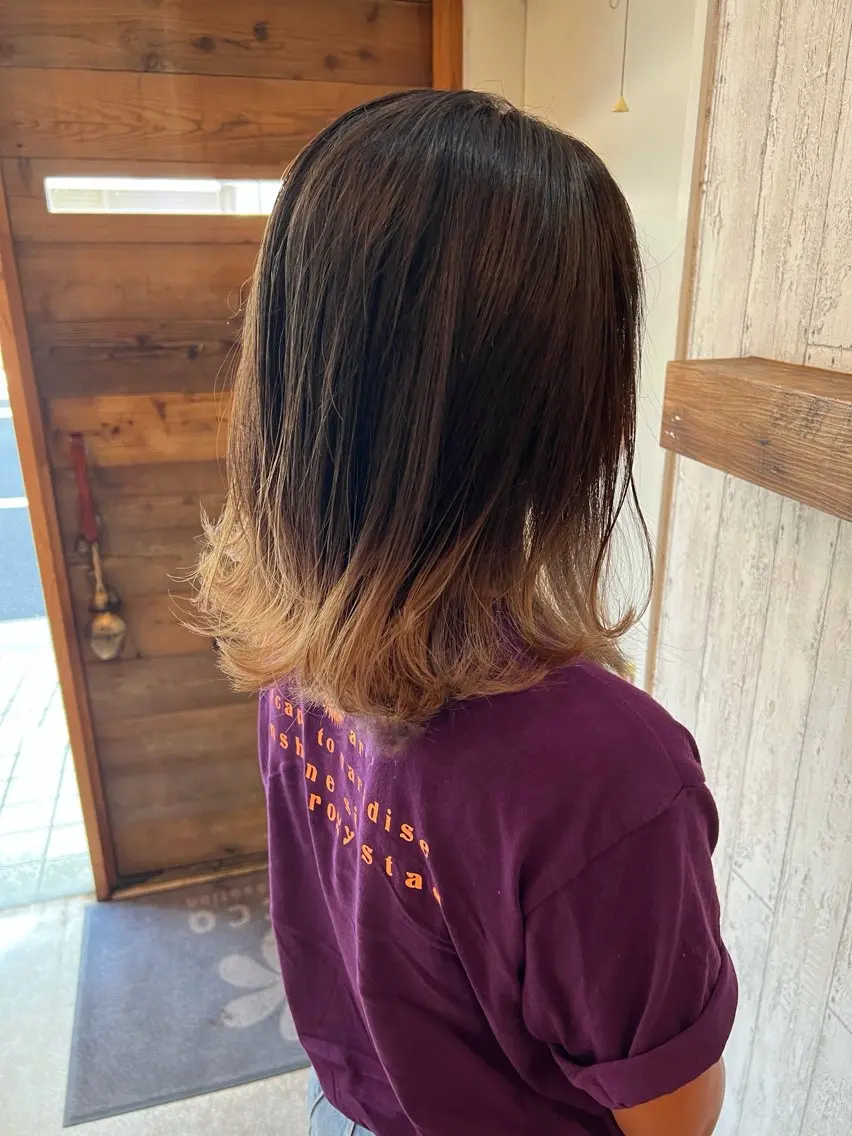ミディアム カラー ブリーチ 抜きっぱなしブロンド グラデーションカラー 乕谷 美潮のヘアスタイル