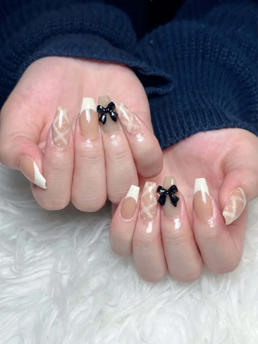 ネイル チークネイル ドット フレンチネイル グラデーション ハート ハンドネイル Julli NailStudioのネイルデザイン