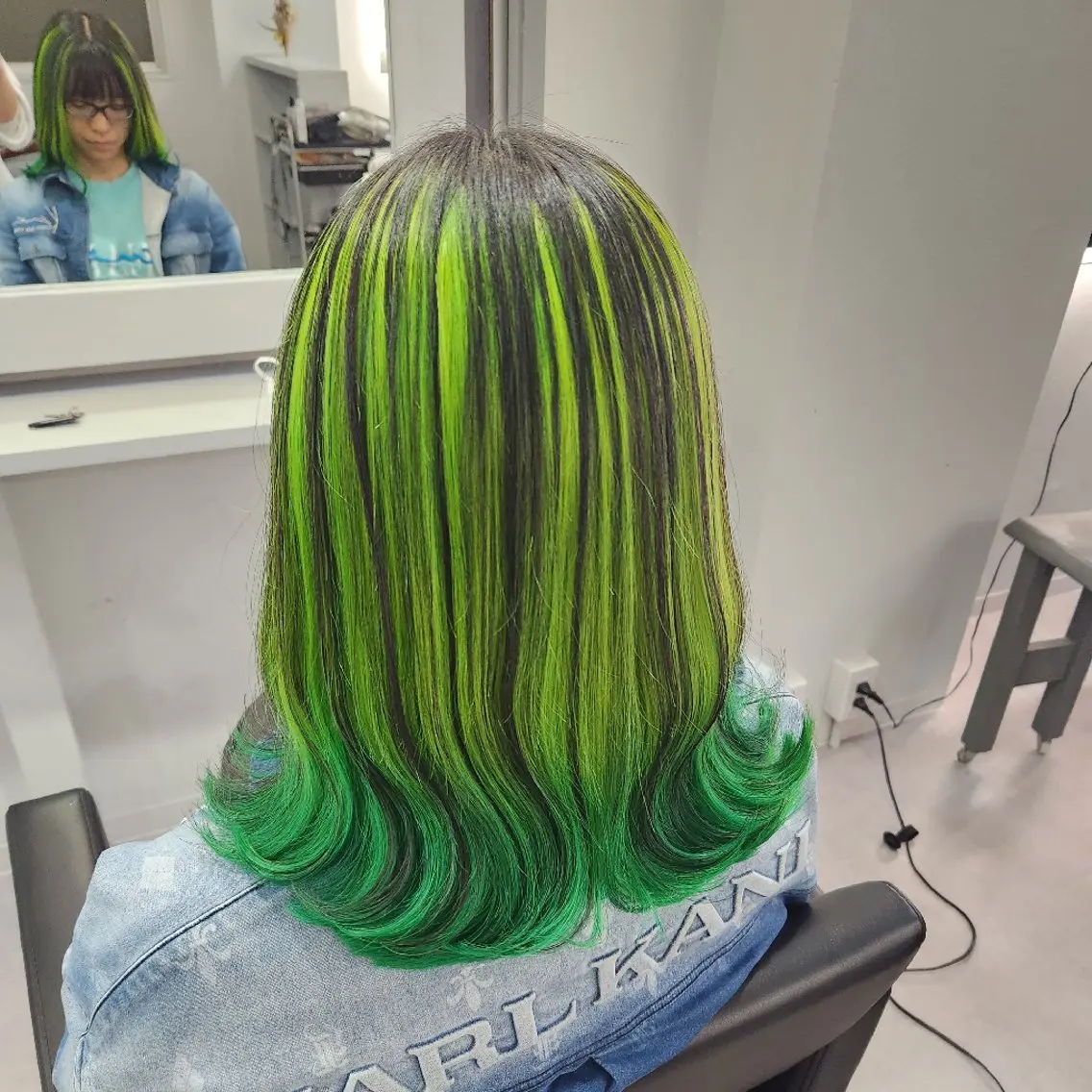 ミディアム カラー ヘアカラー ツヤ髪✨縮毛矯正 ハイトーンカラーのヘアスタイル
