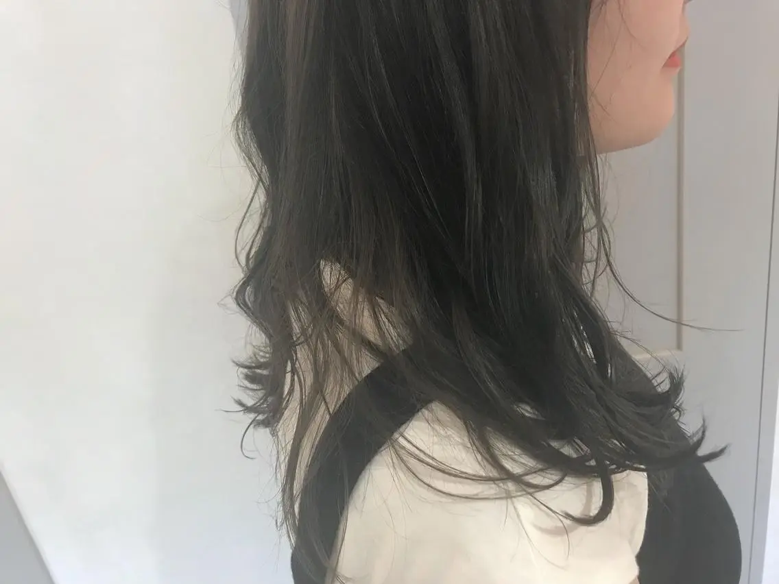 ロング カラー アッシュ 吉田 早織のヘアスタイル