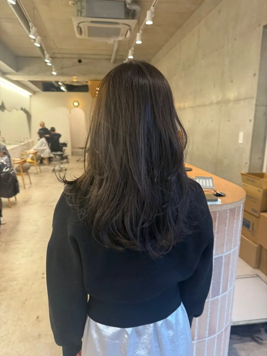 ロング カラー ロングレイヤー アッシュ ベージュカラー ブリーチ 透明感カラー カット ヘアカラー 誰より丁寧なカット/ 小林輝/レイヤーのヘアスタイル