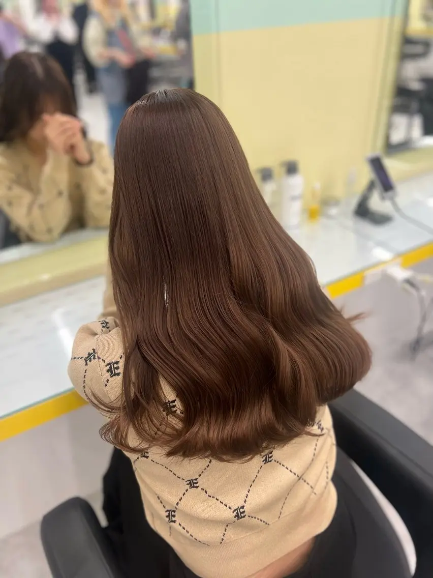 ロング カラー カット ヘアカラー トリートメント ヘッドスパ ヘアセット ハイトーンカラー 🦄レイヤーカットのヘアスタイル