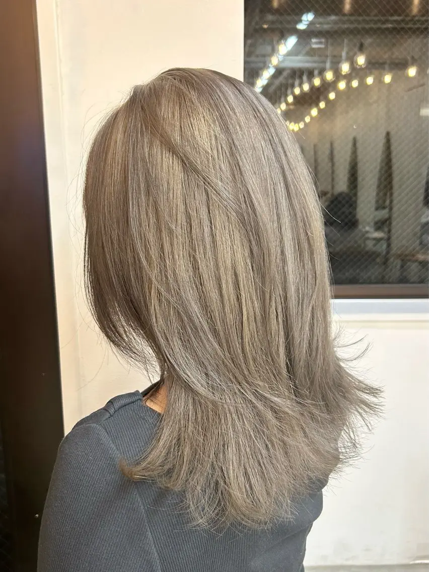 セミロング カット ヘアカラー トリートメント 🩵縮毛矯正/ブリー チ/髪質改善/いつかのヘアスタイル