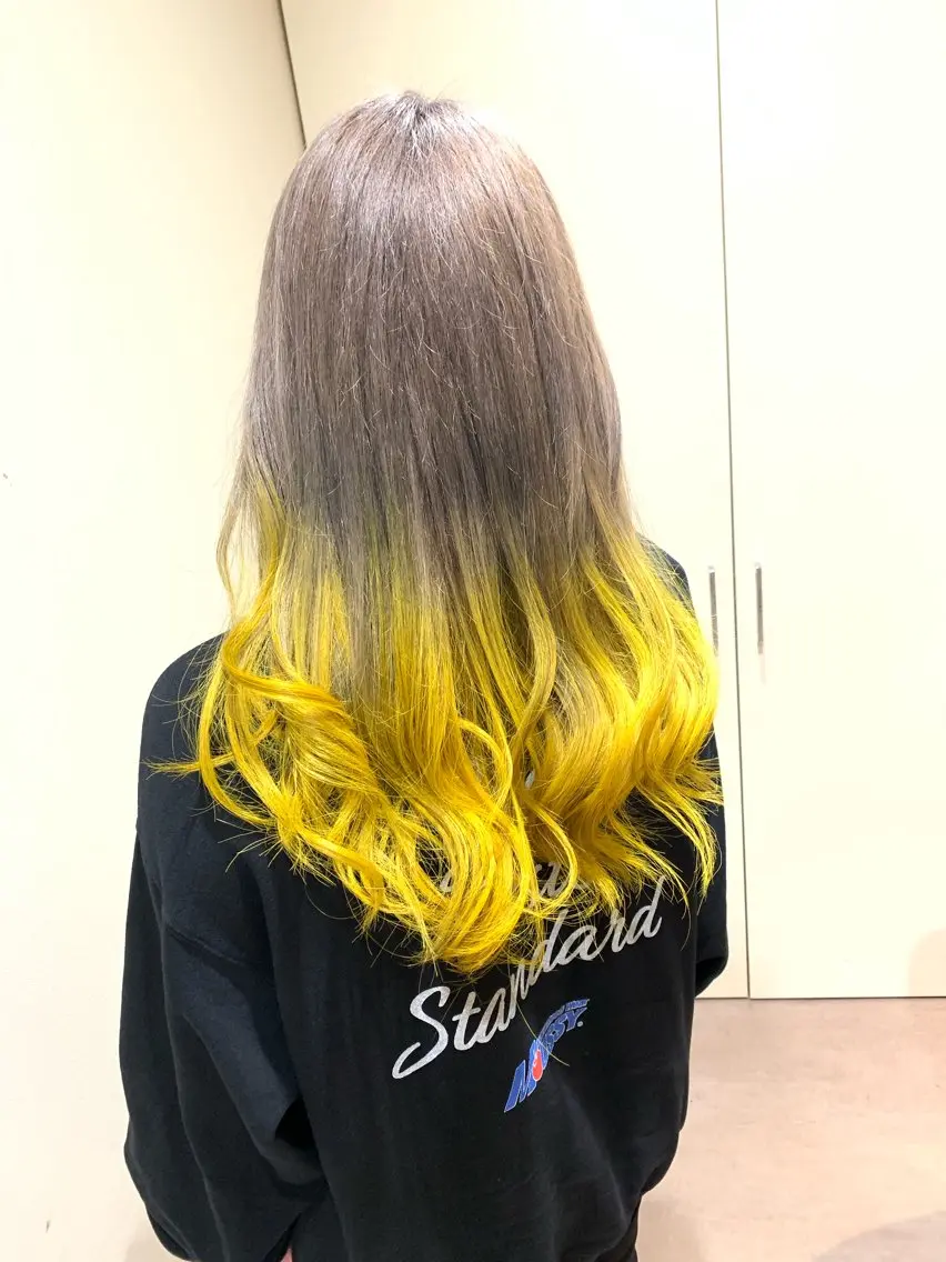 ロング カラー グラデーションカラー RINA .のヘアスタイル