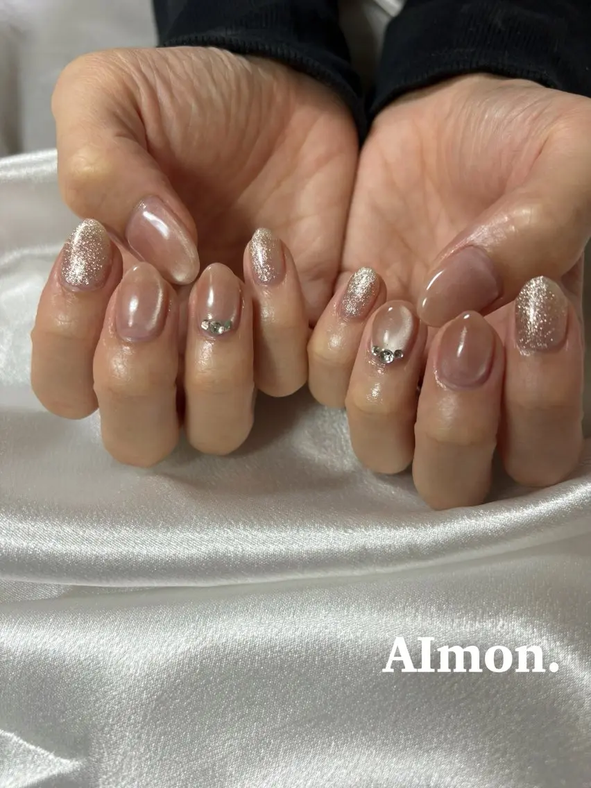 ネイル 𝐀𝐥𝐦𝐨𝐧 .のネイルデザイン
