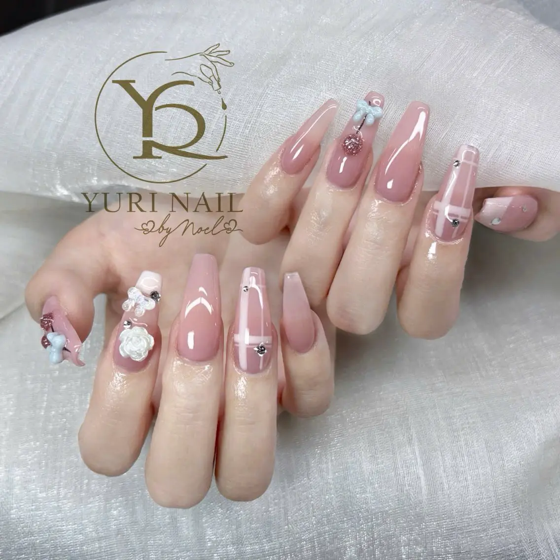 ネイル チークネイル フットネイル フレンチネイル グラデーション キラキラネイル ハンドネイル フットネイル ハンドケア YURI Nail NARITAのネイルデザイン