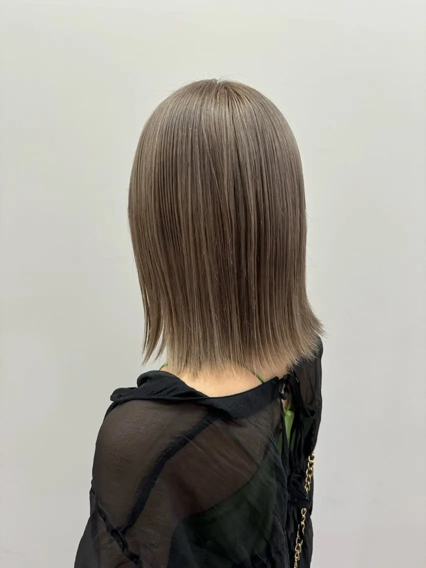 カラー ブリーチ・縮毛矯正 三島佳音のヘアスタイル