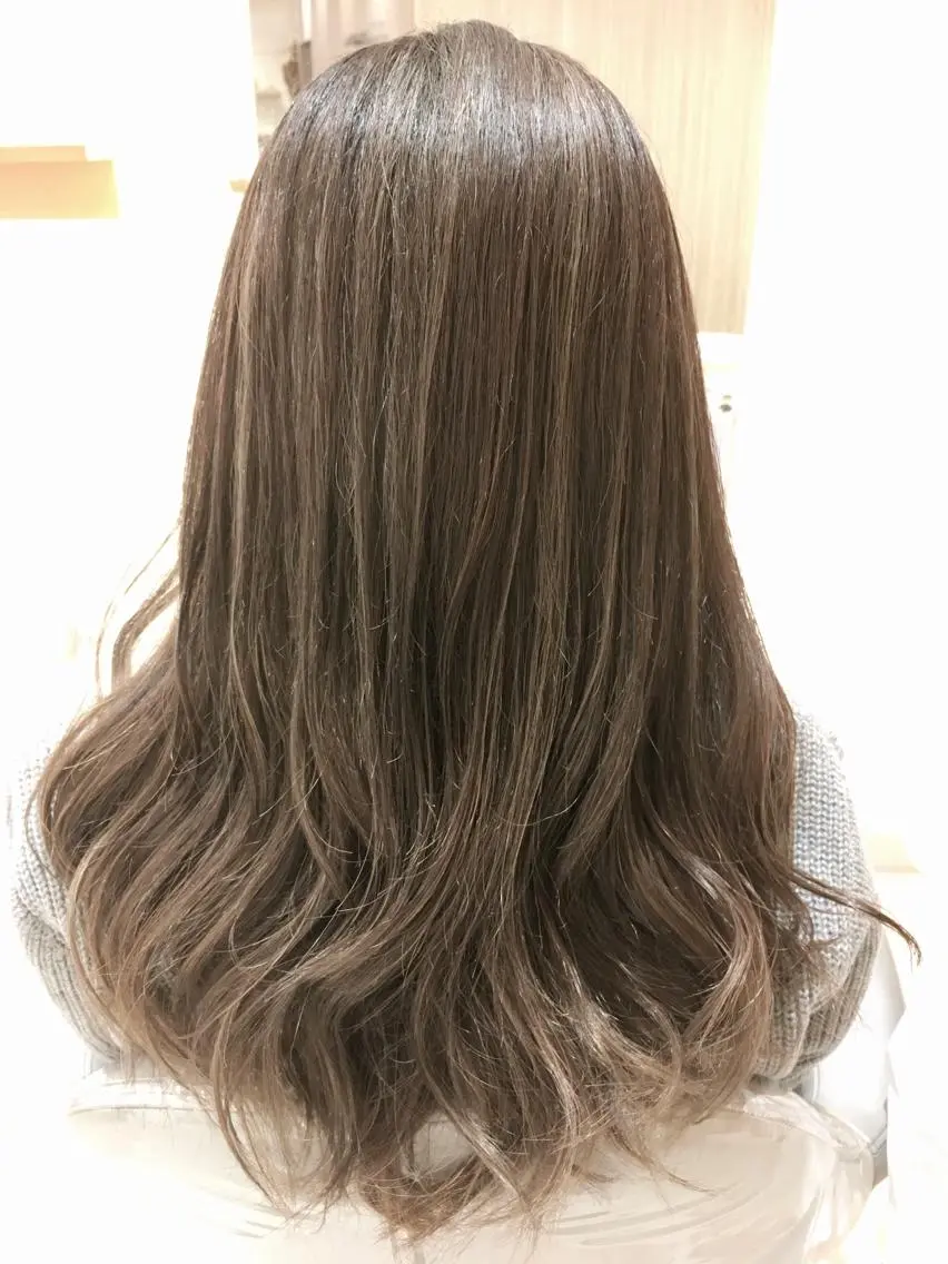 ディレクターカット➕艶カラー➕ダメージケアトリートメントの写真