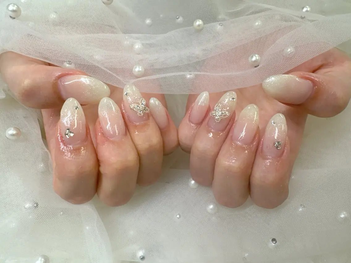ネイル フレンチネイル ジェルネイル ガラスフレンチ キラキラネイル ロングネイル ハンドネイル Queeens nailのネイルデザイン