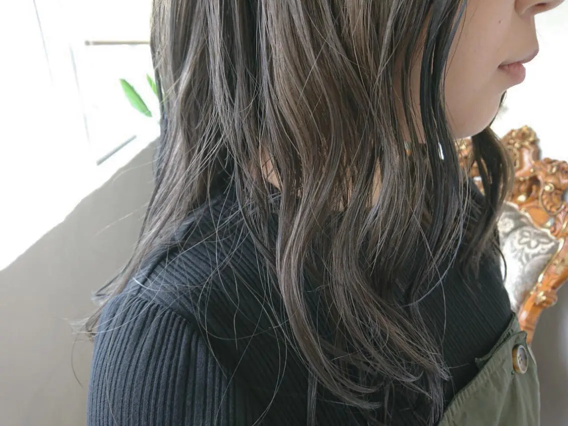 ロング カラー パーマ ヘアアレンジ グレージュ エグチ アキラのヘアスタイル