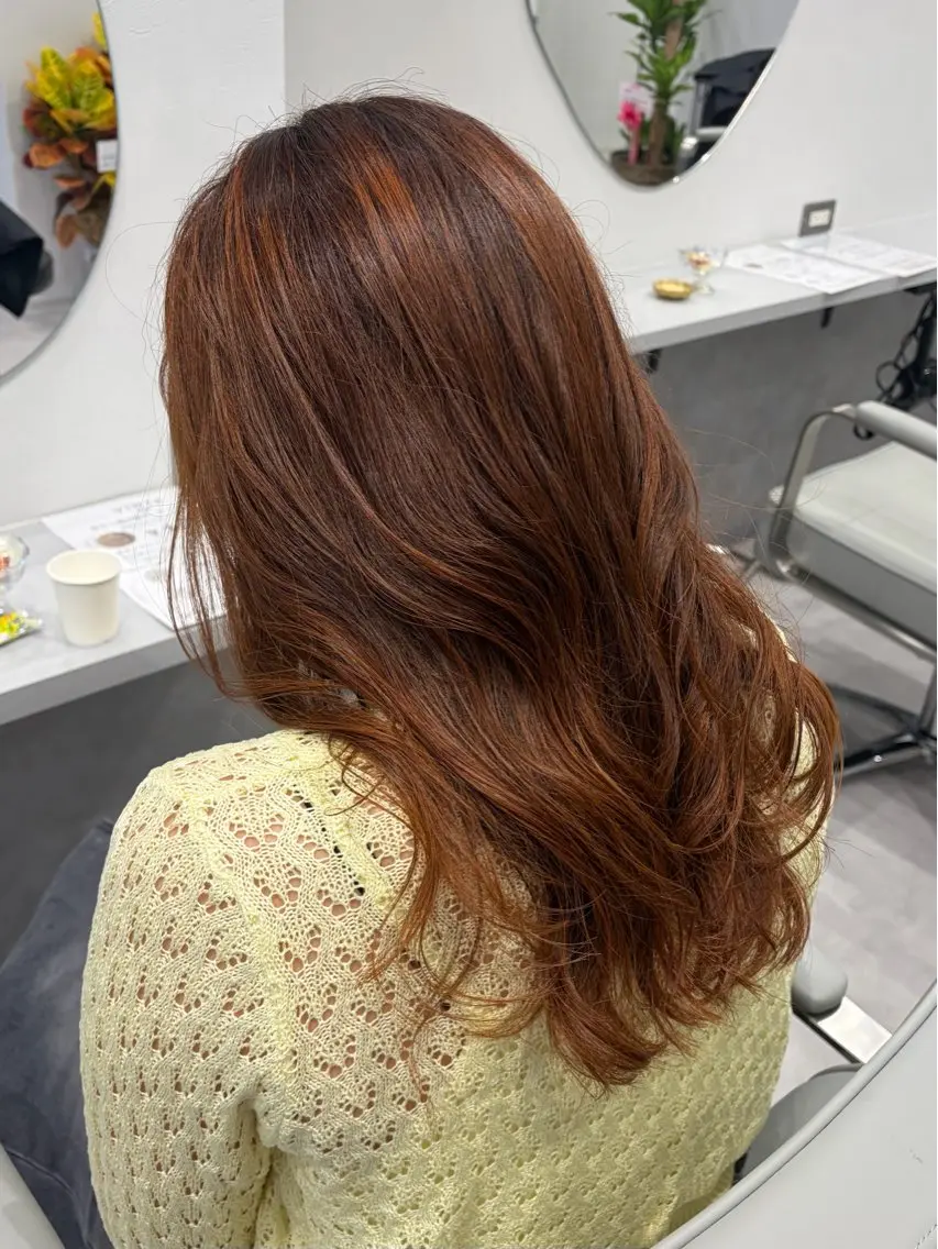 ミディアム カット ヘアカラー トリートメント ミルクティーカラー/ レイヤーカットAyaのヘアスタイル