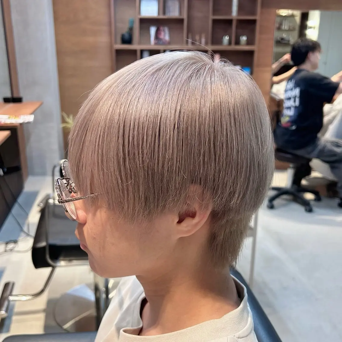 ショート カラー メンズ ベージュカラー ミルクティーベージュ ホワイトミルクティーベージュ メンズパーマ✨️村越 雄斗のヘアスタイル